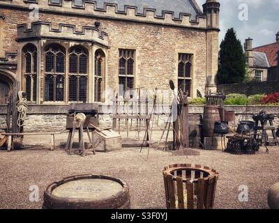 Filmset Requisiten, Dreharbeiten zu Elizabeth- Wells Somerset - 28. April 2021 Stockfoto