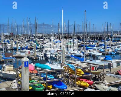 Boote in einem Hafen in Monterey, Kalifornien Stockfoto