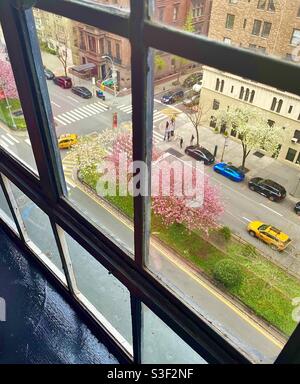 Blick auf die Park Avenue vom Hochhaus-Apartment in Manhattan Stockfoto