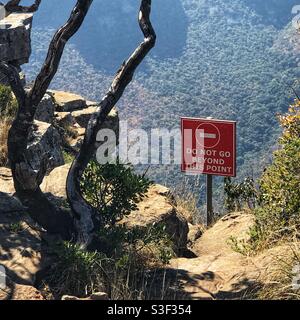 Warnschild am Blyde River Canyon in Südafrika Stockfoto