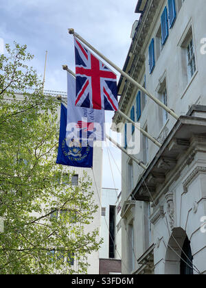 Union Jack - die Nationalflagge des Vereinigten Königreichs, bestehend aus roten und weißen Kreuzen auf blauem Hintergrund. Stockfoto