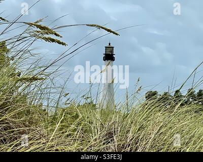 Der Cape Florida Leuchtturm im Bill Boggs State Park, FL, erbaut 1825 Stockfoto