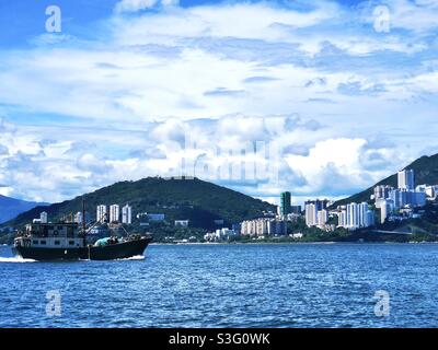 Fischer kehren zum Hafen von Aberdeen in Hongkong zurück Stockfoto