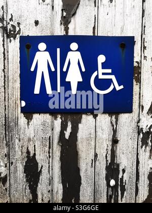 WC-Schild mit gemischtem Geschlecht für Frauen, Männer und Behinderte, mit Platz für Kopien Stockfoto