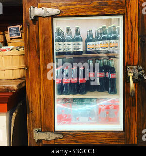 Erfrischungsgetränke im Kühlschrank, Vermont Country Store, Rockingham, Windham County, Vermont, Usa Stockfoto