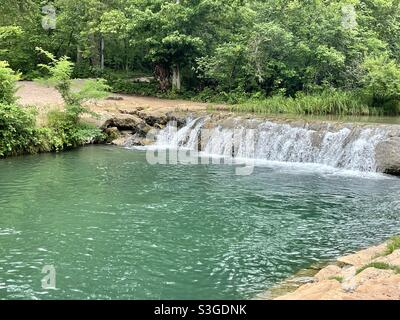 Little Niagara Wasserfall und Pool im Chickasaw National Recreation Area in Sulphur, Oklahoma Stockfoto