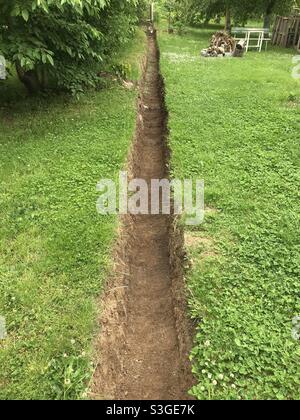 Aushub für die Fundamente des zukünftigen Zauns Stockfoto