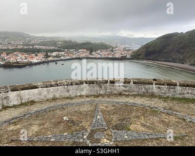 Porto Pim Bay, Horta, Faial (Azoren), Portugal. Stockfoto