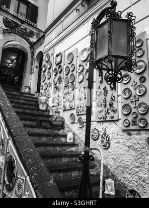 Nur wenige Schritte von einem Souvenirladen, Amalfi, Italien, entfernt Stockfoto