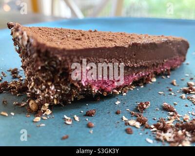 Vegane Schokolade Himbeer-Tarte. Stockfoto