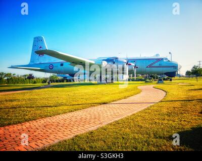 Das pensionierte kanadische Luftwaffenflugzeug Argus wird in Summerside, Prince Edward Island, Kanada, ausgestellt. Stockfoto