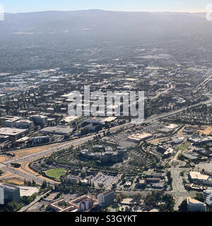 Luftaufnahme nach dem Start vom internationalen Flughafen Mineta San Jose, San Jose, Kalifornien, USA Stockfoto