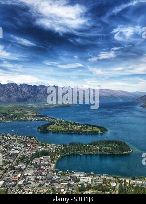 Blick über den Lake Wakatipu von der Skyline Queenstown, Otago, South Island, Neuseeland Stockfoto