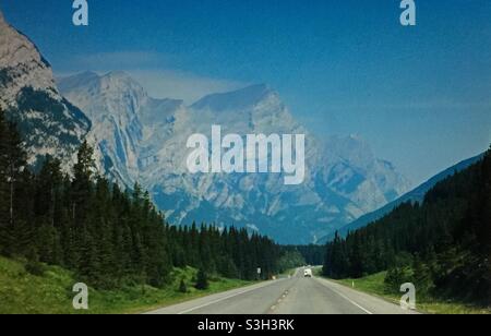 Rauchiger Tag, in den Rockies, Bergen, Rauch, Waldbrände Stockfoto