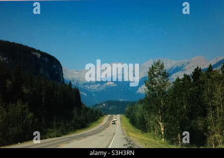 Rauchiger Tag, in den Rockies, in den Bergen, Rauch, Waldbrände, Kananaskis Trail Stockfoto