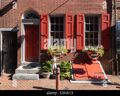 Historische Straße Elfreth's Alley in Philadelphia, im Old City Viertel gelegen Stockfoto