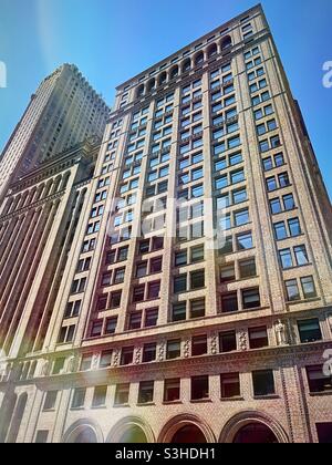 110 E. 40th Street ist die Adresse für das Bürogebäude, das früher als Bowery Sparkassengebäude, NYC, USA, bekannt war Stockfoto