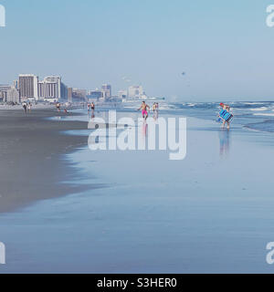 Juli 2021, Blick nach Norden am Strand in Richtung Atlantic City, Ventnor City, Atlantic County, New Jersey, USA Stockfoto