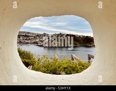 Blick auf Polruan von Fowey, Cornwall Stockfoto