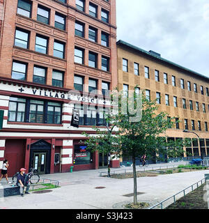 August 2021, Village Voice Headquarters, 36 Cooper Square, Manhattan, New York, New York, Vereinigte Staaten Stockfoto