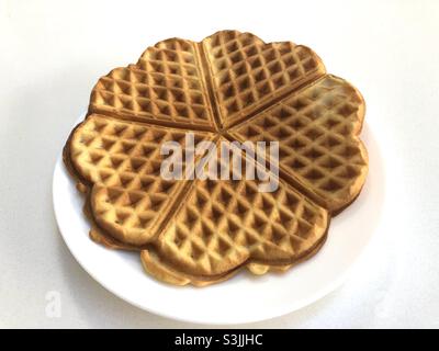 Hausgemachte Waffeln in Herzform Stockfoto