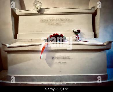 Das Grab der Wissenschaftler und Nobelpreisträger Marie und Pierre Curie, im Pantheon in Paris, Frankreich. Stockfoto