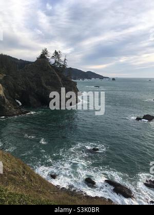 Thunder Rock Cove Aussichtspunkt Brookings, Oregon Stockfoto