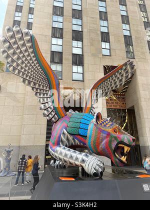 Die alebrijes werden während der Mexico Week im Rockefeller Center plaza in Midtown Manhattan, 20 21. Oktober, New York City, USA, ausgestellt Stockfoto