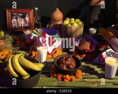 Altar (ofrenda) für den Tag der Toten )Dia de los Muertos), Oaxaca, Mexiko Stockfoto