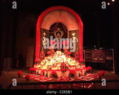 Altar (Ofrenda) für den Tag der Toten (Dia de los Muertos), Oaxaca, Mexiko Stockfoto
