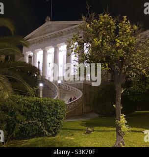 Die Nationalbibliothek von Griechenland aus dem Jahr 1903 im Zentrum von Athen, Teil einer Trilogie klassischer Gebäude. Jetzt weitgehend ersetzt durch die neue Nationalbibliothek in Faliro von Renzo Piano entworfen. Stockfoto