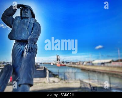 Statue eines Rettungsbootmanns von Dominic J Marshall Lowestoft Suffolk England Stockfoto