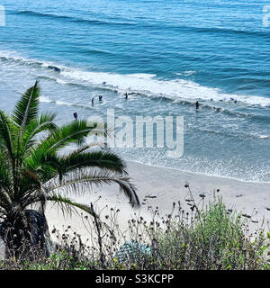 September 2021, ein Blick von den Stufen an den Klippen hinunter zum Swami's Beach, Encinitas, San Diego County, Kalifornien, USA, Nordamerika Stockfoto