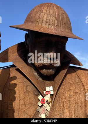 Nahaufnahme der Statue „Tommy“ in Seaham Harbour, County Durham, Großbritannien. Stockfoto