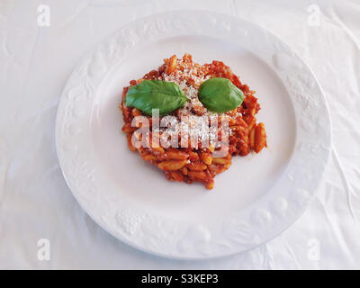 Pasta alla Norma. Traditionelle und hausgemachte italienische Pasta. Sizilien, Italien Stockfoto