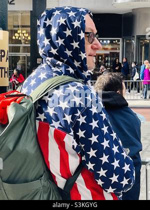 Patriotischer Zuschauer der Veterans Day Parade in New York Stockfoto