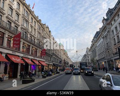 Eine allgemeine Ansicht der Regent Street im Zentrum von London. Die Regent Street ist eine große Einkaufsstraße im West End von London. Stockfoto