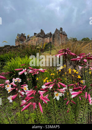 Brodick Castle aus den Schlossgärten, Isle of Arran, Schottland. Stockfoto