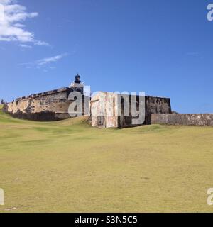 Perfekter Tag auf der Burg San Rodel Morro. Stockfoto