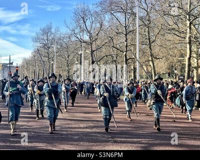 Pikemen der königlichen Armee. Die englische Bürgerkriegsgesellschaft erinnert an den 373rd. Jahrestag der Hinrichtung von König Charles 1 im Jahr 1649, The Mall , London. Stockfoto