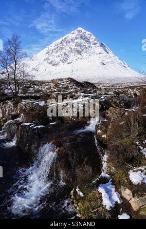 Stob Dearg Buachaille Etive Mor bedeckt mit Winterschnee, Schottland Stockfoto