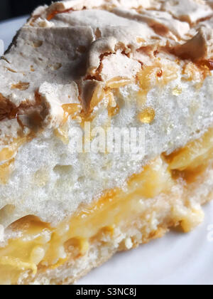Ein hausgemachter Zitronen-Meringue-Kuchen Stockfoto