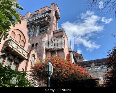 Orlando, FL, USA. 27.. Februar 2022. Tower of Terror Attraction, eine der ältesten Attraktionen in Hollywood Studio, USA Stockfoto