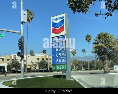 Santa Barbara, Kalifornien, USA. Gaspreis am 9. März 2022. Foto von Ron Hirst Stockfoto
