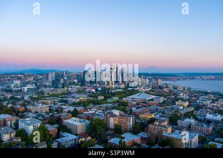 Seattle Sonnenuntergang über dem Kerry Park Stockfoto