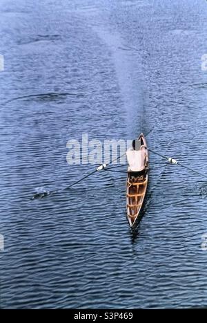 Kajakfahren auf dem Charles River Cambridge Massachusetts Stockfoto