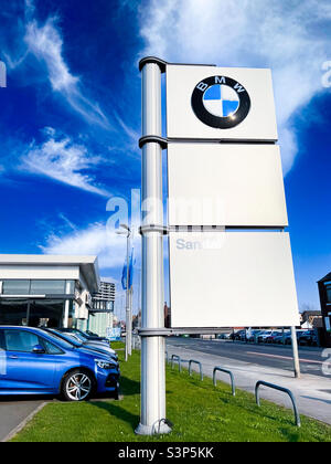 BMW Händler Schild bei Sandal in Wakefield West Yorkshire Stockfoto