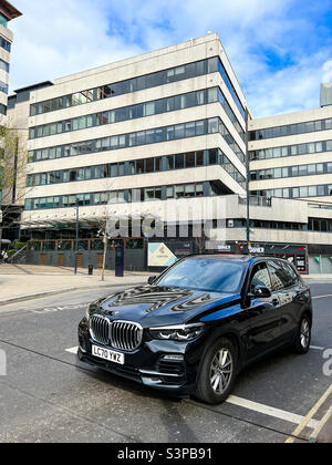 Schwarzer BMW X5 unmarkierter Polizeiwagen in Leeds Stockfoto