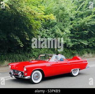 1956 Ford Thunderbird - Matlock Bath Derbyshire Großbritannien Stockfoto