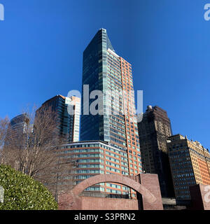 Dezember 2021, Blick auf die Gebäude des Battery Park City aus dem Robert F Wagner Jr Park, Lower Manhattan, New York, New York, USA Stockfoto